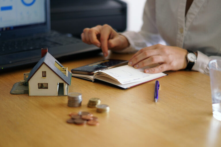 Provision beim Immobilienverkauf: Wer zahlt wie viel in der Schweiz? ImmoSky informiert